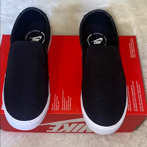 Nike slip ons - Picture 2 of 3